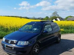 Blå Begagnad 2001 VW Polo Halvkombi | 34 000 kr