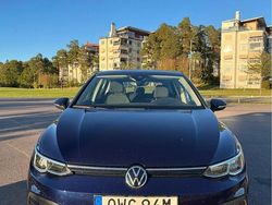 Blå Begagnad 2022 VW Golf VIII Halvkombi | 230 000 kr (Marknadspris)