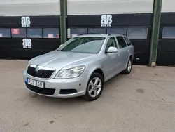 Grå Begagnad 2015 Skoda Octavia Ambiente Kombi | 59 900 kr (Superpris)