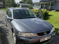 Grå Begagnad 2001 Opel Vectra Kombi | 25 000 kr