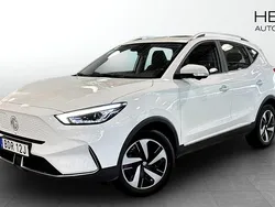 Vit (white) Begagnad 2022 MG ZS Luxury Sedan | 254 900 kr (Marknadspris)