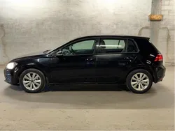 Svart Begagnad 2014 VW Golf VII Halvkombi | 135 000 kr (Marknadspris)