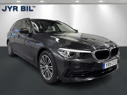 Grå Begagnad 2018 BMW 520 Sport Line Kombi | 299 700 kr (Marknadspris)