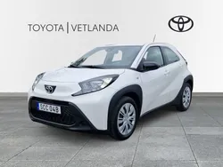 Vit Begagnad 2024 Toyota Aygo Play Halvkombi | 175 000 kr (Bra pris)