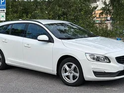 Vit Begagnad 2018 Volvo V60 Kinetic Kombi | 188 900 kr (Bra pris)
