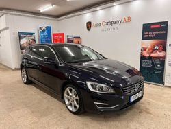 Mörkblå (blå) Begagnad 2017 Volvo V60 Summum Kombi | 159 900 kr (Marknadspris)