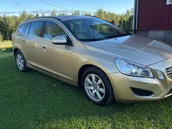 Brun Begagnad 2012 Volvo V60 Momentum Kombi | 63 000 kr (Marknadspris)