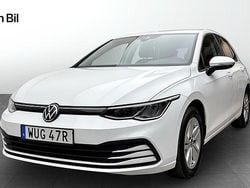 Pure white Begagnad 2022 VW Golf VIII Kombi | 274 900 kr (Dyr)