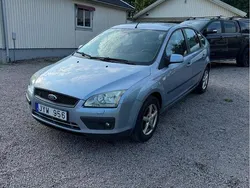 Blå Begagnad 2007 Ford Focus Halvkombi | 16 000 kr