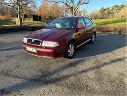 Röd Begagnad 2000 Skoda Octavia Halvkombi | 19 500 kr (Marknadspris)