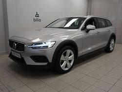 Silver Begagnad 2023 Volvo V60 CC Core Kombi | 349 900 kr (Marknadspris)