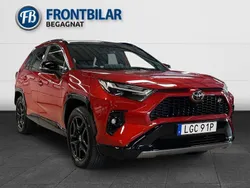Röd Begagnad 2023 Toyota RAV4 Hybrid Sport SUV | 469 900 kr (Marknadspris)