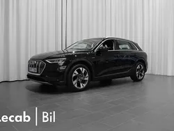 Svart (brilliantsvart) Begagnad 2022 Audi e-tron Proline SUV | 389 500 kr (Bra pris)