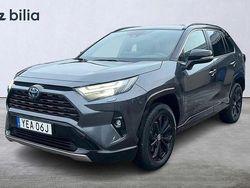 Grå Begagnad 2024 Toyota RAV4 Hybrid Style SUV | 434 900 kr (Marknadspris)