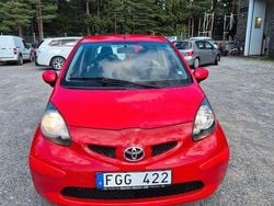Röd Begagnad 2007 Toyota Aygo Halvkombi | 33 900 kr (Marknadspris)