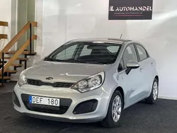 Silver Begagnad 2012 Kia Rio Halvkombi | 39 900 kr (Marknadspris)