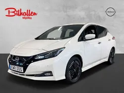 Vit (pearl white) Begagnad 2023 Nissan Leaf N-Connecta Halvkombi | 259 000 kr (Dyr)