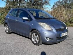 Blå Begagnad 2010 Toyota Yaris Halvkombi | 52 900 kr (Marknadspris)