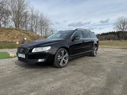 Svart (blanksvart) Begagnad 2015 Volvo V70 Momentum Kombi | 99 000 kr