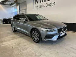 Grå Begagnad 2020 Volvo V60 Momentum Kombi | 229 900 kr (Marknadspris)