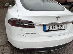 Vit Begagnad 2015 Tesla Model S Halvkombi | 199 000 kr (Superpris)
