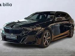 Svart Begagnad 2024 BMW 530e M Sport Kombi | 699 900 kr (Marknadspris)