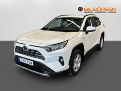 Vit Begagnad 2021 Toyota RAV4 Hybrid Active SUV | 289 900 kr (Marknadspris)