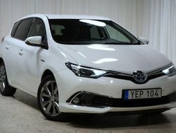 Vit Begagnad 2016 Toyota Auris Hybrid Executive Halvkombi | 149 900 kr (Marknadspris)