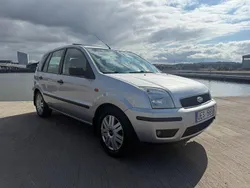 Silver (silver metallic ) Begagnad 2003 Ford Fusion Halvkombi | 19 500 kr (Bra pris)
