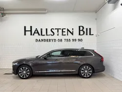 Grå Begagnad 2023 Volvo V90 Core Kombi | 449 000 kr (Marknadspris)