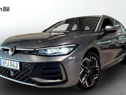 Mörkgrå (diabase grey metallic) Begagnad 2024 VW Passat IQ Drive Kombi | 489 900 kr