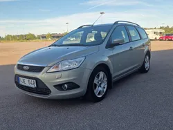 Grå Begagnad 2010 Ford Focus Platinum Kombi | 32 000 kr (Marknadspris)