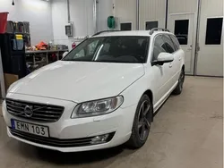 Vit Begagnad 2015 Volvo V70 Momentum Kombi | 100 000 kr (Marknadspris)