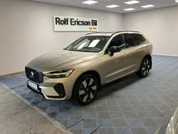 Ljusgrå (grå) Begagnad 2024 Volvo XC60 Plus SUV | 549 500 kr (Marknadspris)