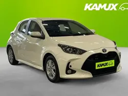 Vit Begagnad 2022 Toyota Yaris Hybrid Active Halvkombi | 188 700 kr (Marknadspris)