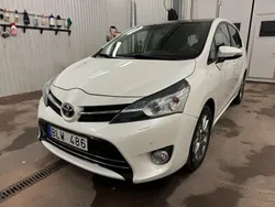 Vit Begagnad 2012 Toyota Verso Minibuss | 139 500 kr (Dyr)