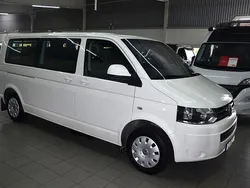 Vit Begagnad 2013 VW Caravelle Comfortline Minibuss | 199 000 kr (Dyr)