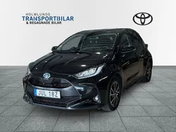 Svart Begagnad 2022 Toyota Yaris Hybrid Active Halvkombi | 209 900 kr (Marknadspris)