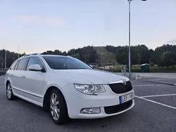 Vit Begagnad 2011 Skoda Superb Elegance Kombi | 59 999 kr (Bra pris)