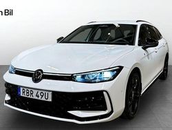 Pure white Begagnad 2025 VW Passat R-line Kombi | 449 900 kr (Dyr)