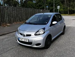 Silver Begagnad 2012 Toyota Aygo Halvkombi | 30 000 kr (Marknadspris)