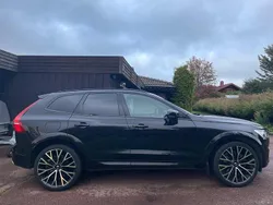 Svart Begagnad 2020 Volvo XC60 R-Design SUV | 407 000 kr (Marknadspris)