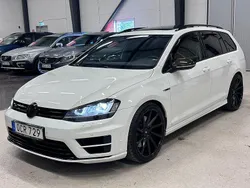 Vit Begagnad 2016 VW Golf VII R Kombi | 254 700 kr (Marknadspris)