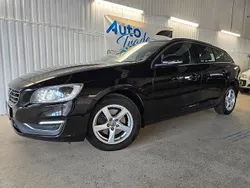 Svart Begagnad 2016 Volvo V60 Momentum Kombi | 104 900 kr (Marknadspris)