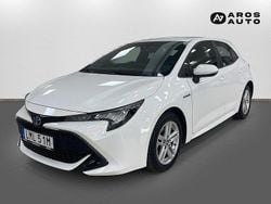 Vit Begagnad 2019 Toyota Corolla Hybrid Active Halvkombi | 199 000 kr (Marknadspris)