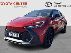 Röd Begagnad 2024 Toyota C-HR Sport SUV | 429 900 kr (Marknadspris)