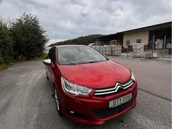 Röd Begagnad 2014 Citroën C4 Halvkombi | 50 000 kr (Marknadspris)