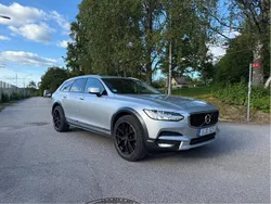 Silver Begagnad 2018 Volvo V90 CC Momentum Kombi | 149 000 kr