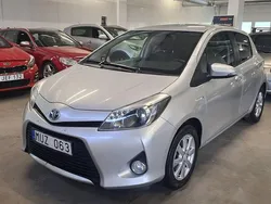 Silver Begagnad 2012 Toyota Yaris Hybrid Active Halvkombi | 79 999 kr (Dyr)