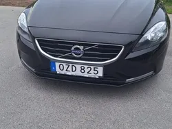 Svart Begagnad 2016 Volvo V40 Kinetic Kombi | 140 000 kr (Marknadspris)